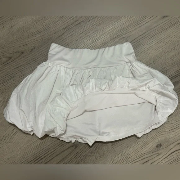 NEW Revolve Clothing White Mini Bubble Skirt / Skort - Size XS - RETAILS $128 - Picture 5 of 8